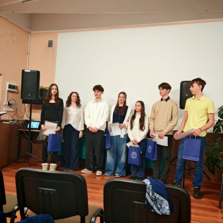 Nagrodzenie twórców wyróżnionych eseji